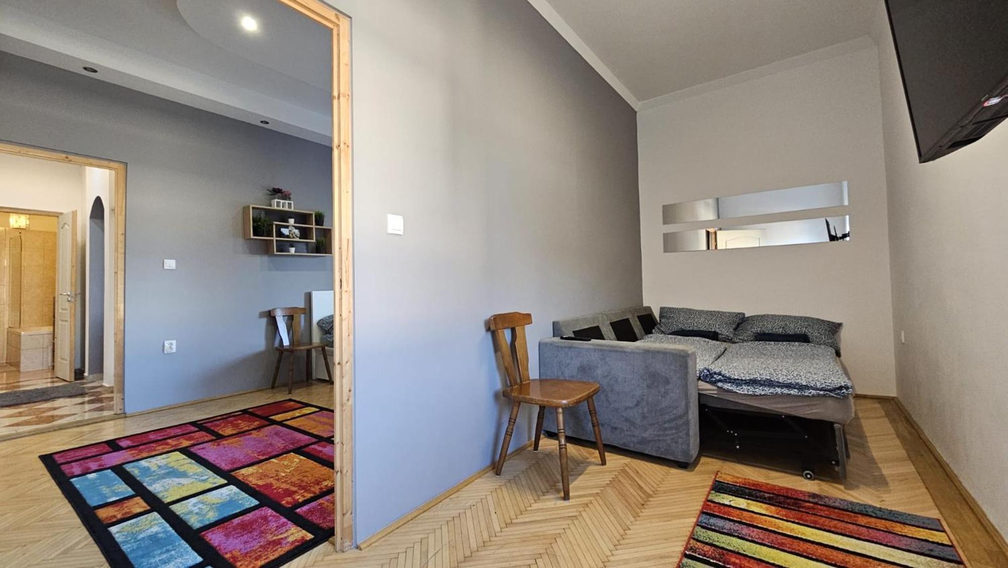 Lovely Central Apartment With Free Parking, Koezponthoz Koezeli 3 Szobas Lakas 杰尔 外观 照片