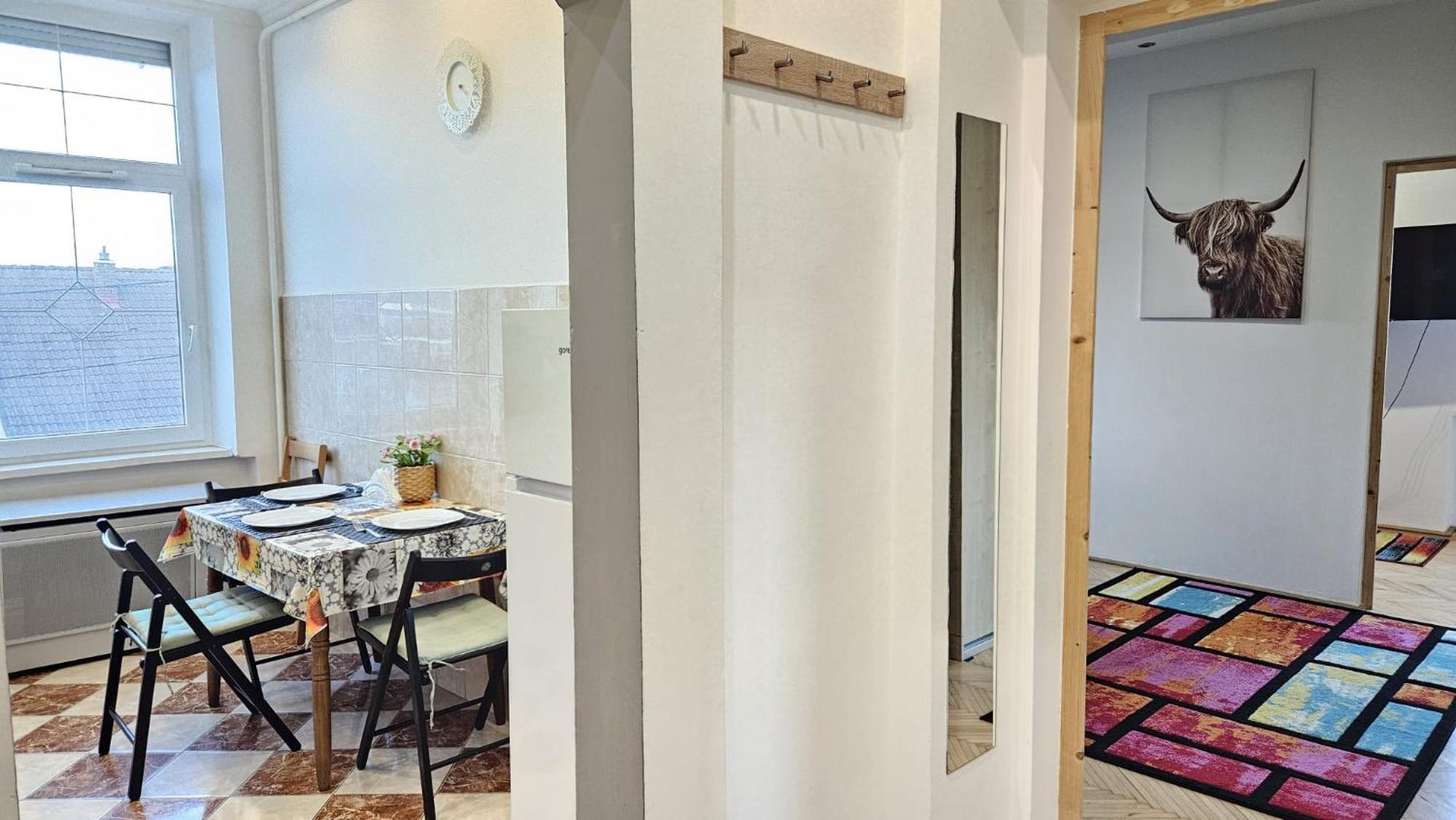 Lovely Central Apartment With Free Parking, Koezponthoz Koezeli 3 Szobas Lakas 杰尔 外观 照片