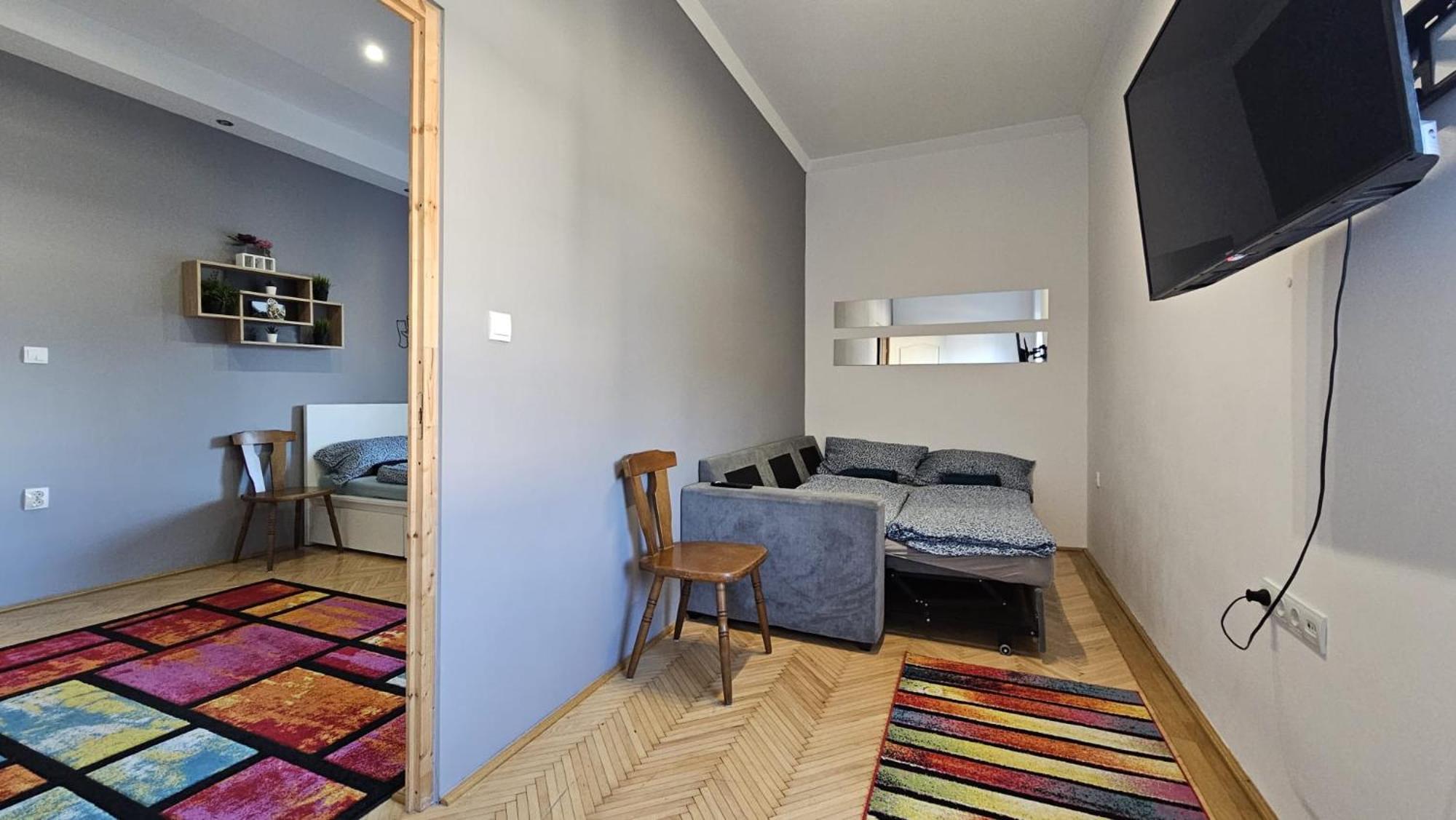 Lovely Central Apartment With Free Parking, Koezponthoz Koezeli 3 Szobas Lakas 杰尔 外观 照片
