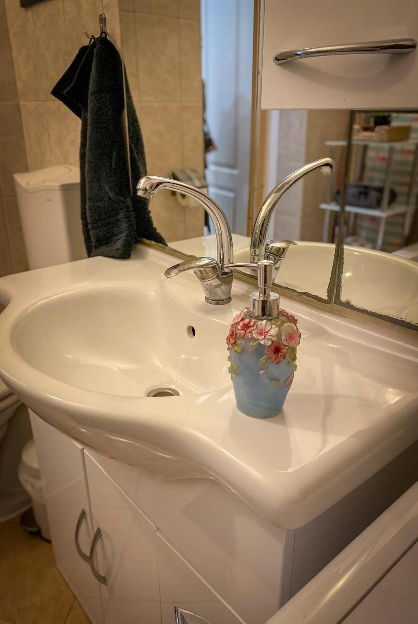 Lovely Central Apartment With Free Parking, Koezponthoz Koezeli 3 Szobas Lakas 杰尔 外观 照片
