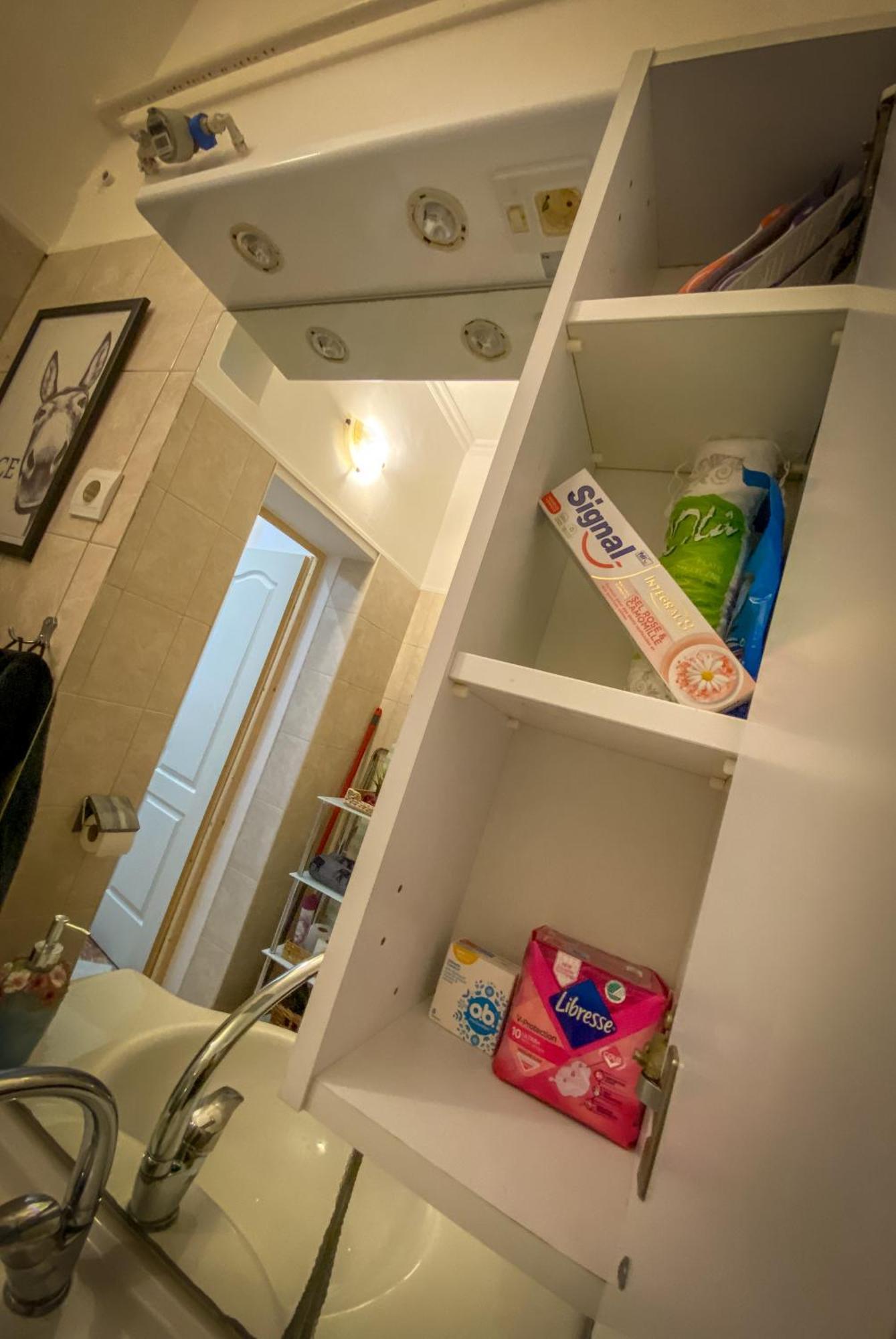 Lovely Central Apartment With Free Parking, Koezponthoz Koezeli 3 Szobas Lakas 杰尔 外观 照片
